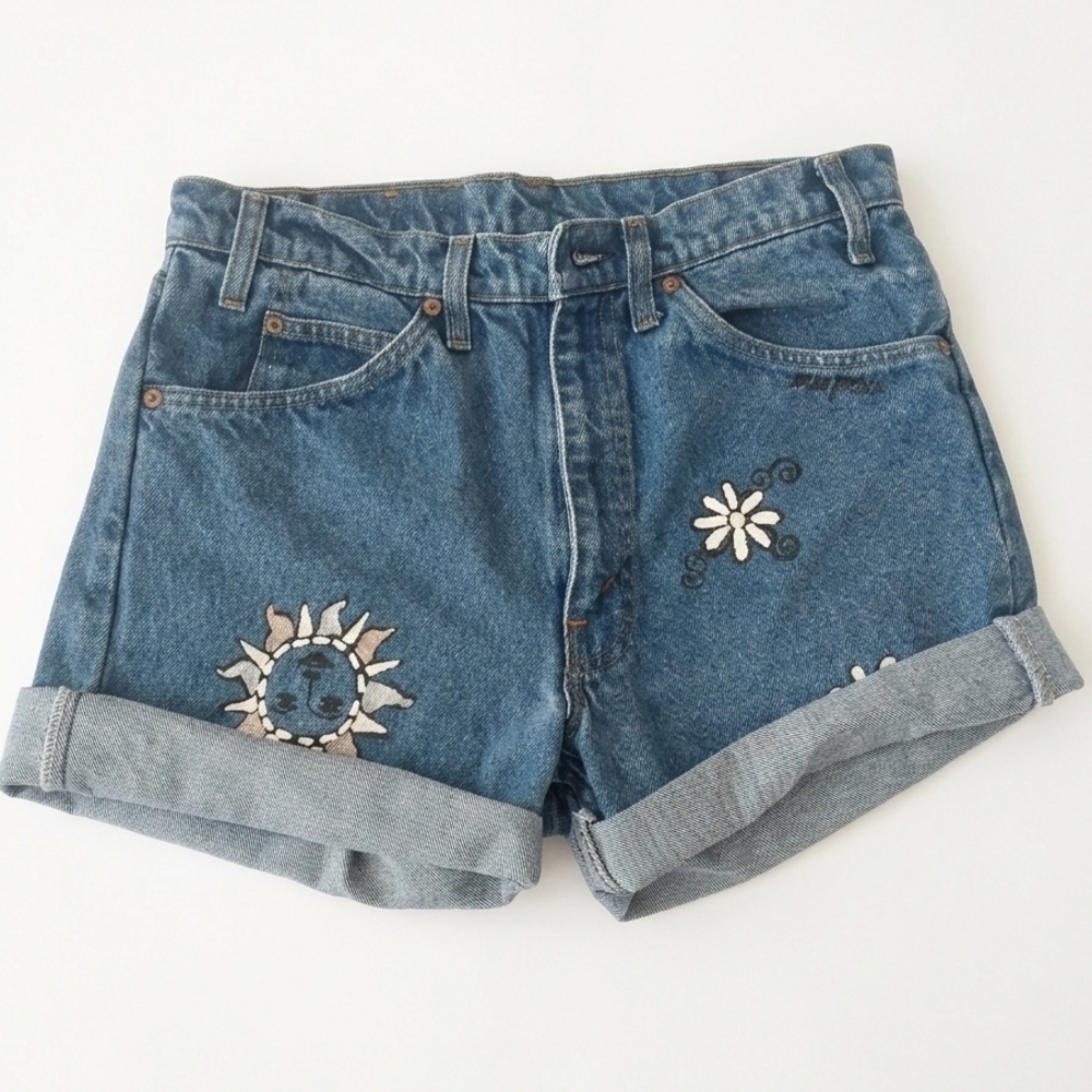 Levi’s 550 High Waisted Denim Shorts W32 Floral Embroidered Vintage Style